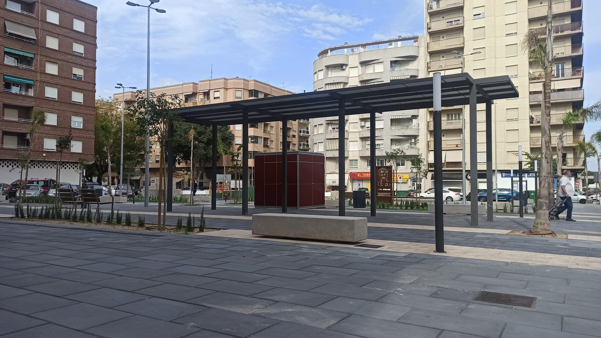 Plaza Avda. de Valencia en Oliva