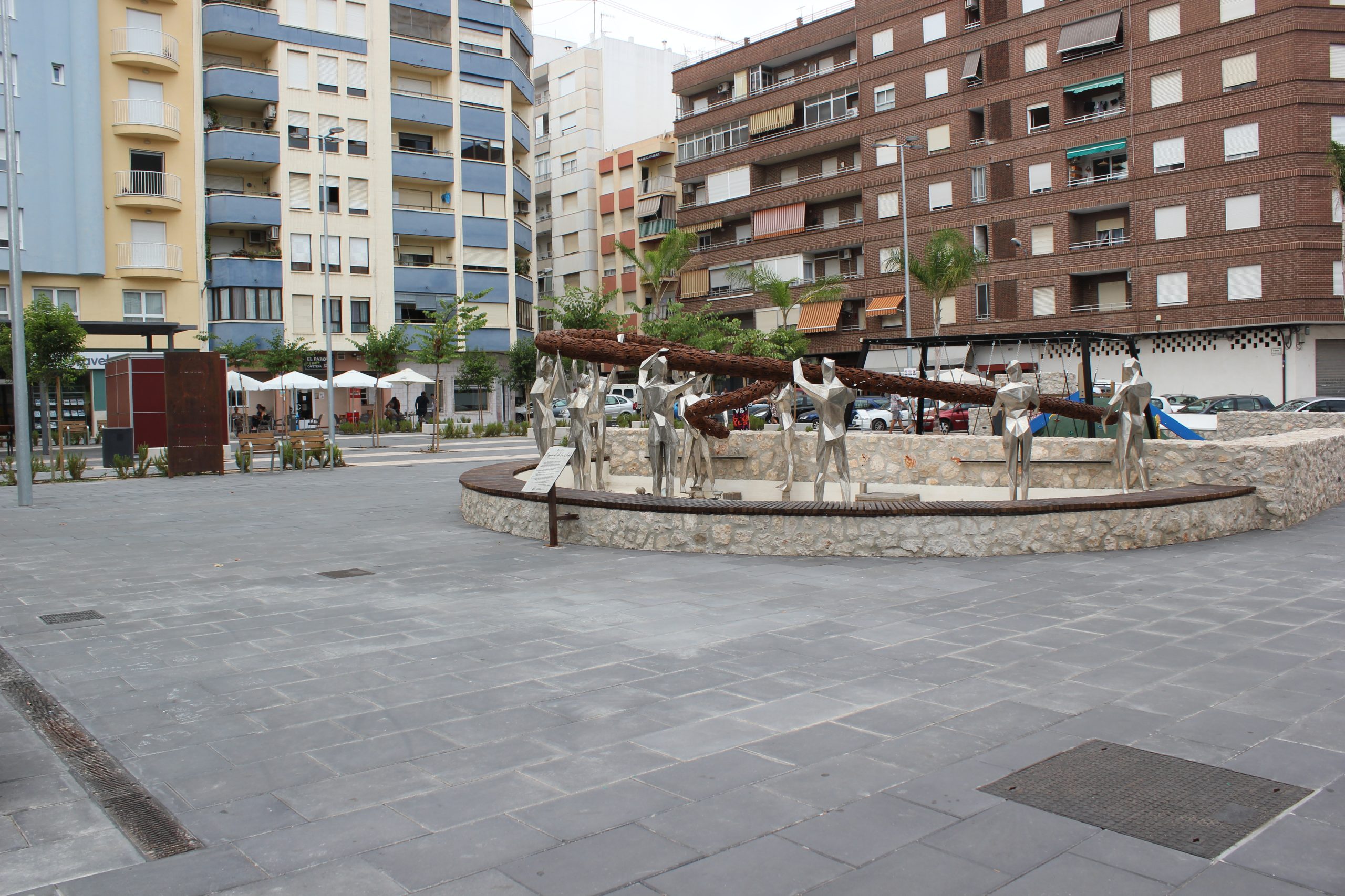 REMODELACIÓN DE LA PLAZA URBANA EN AVDA. DE VALENCIA EN OLIVA