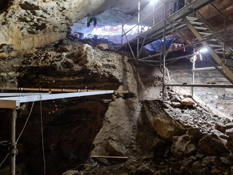 ADECUACIÓN DE LA SENDA Y ENTORNO DE LA COVA DE LA CENDRA