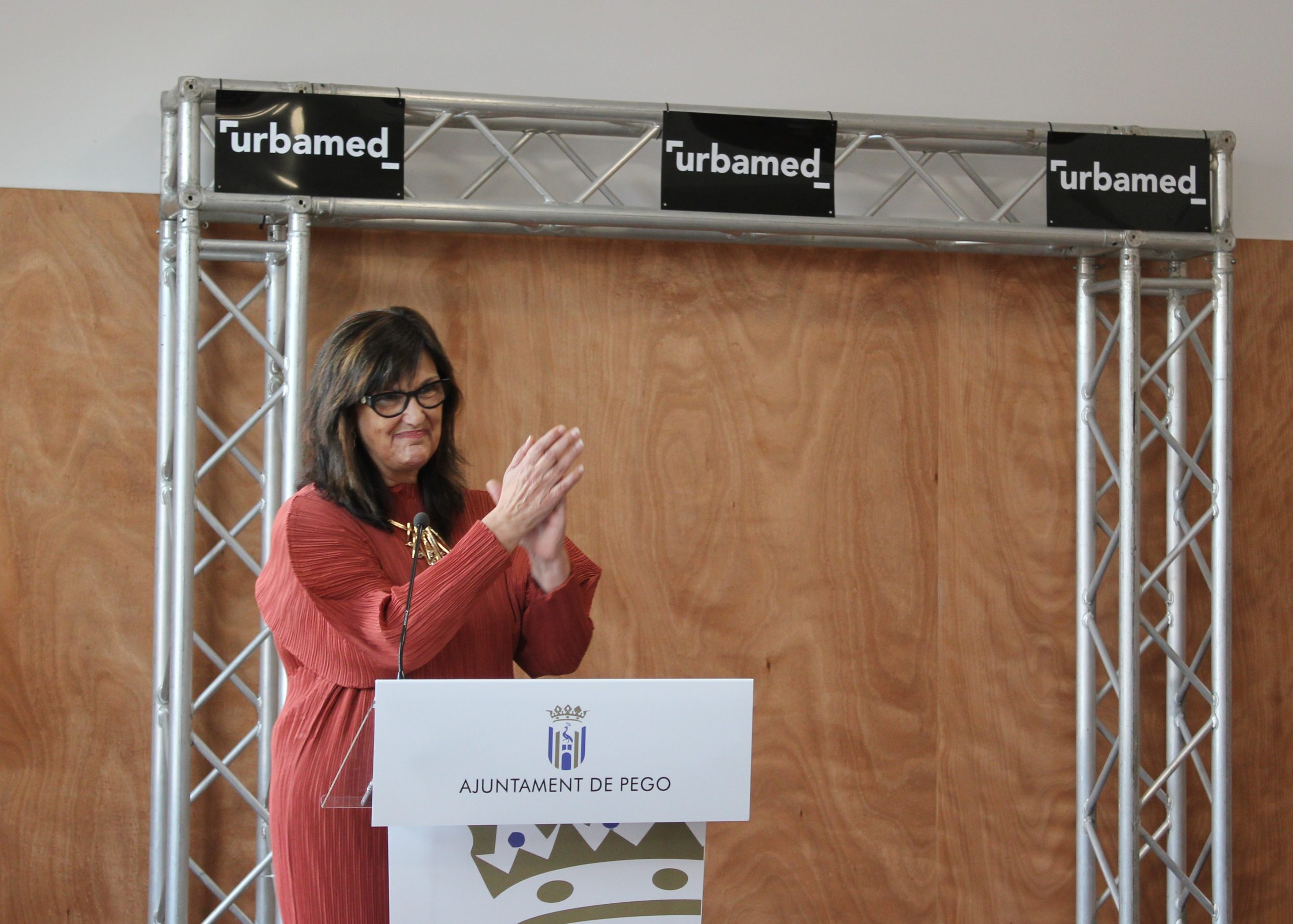 Carmen Alemany Bay homenaje en la biblioteca municipal