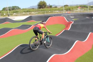 Sergio Mantecón realizando pruebas en el pump track